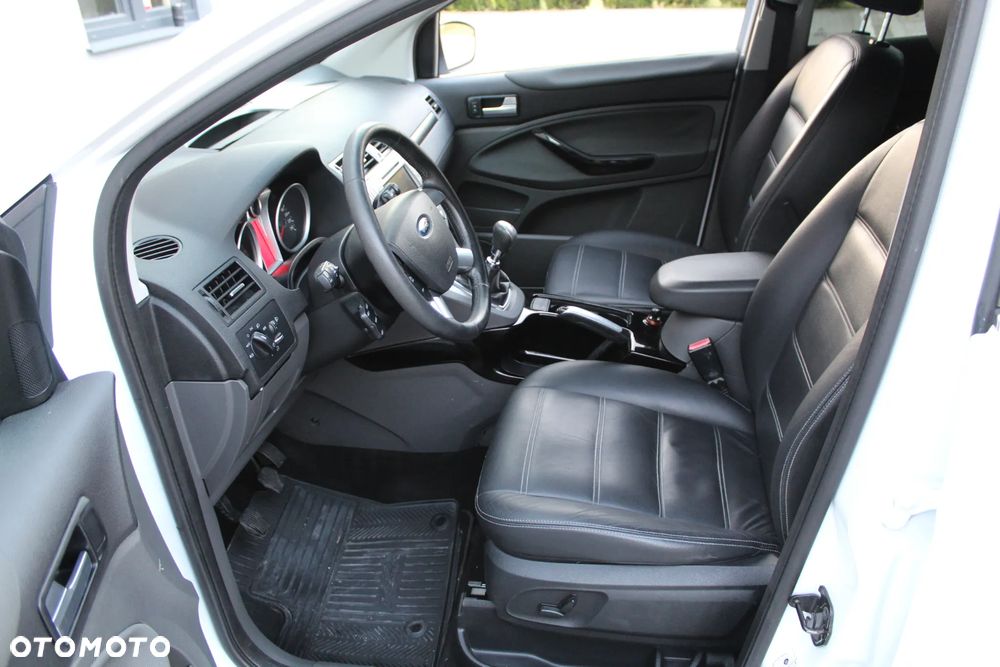 Ford Kuga 2.0 TDCi 4x4 Titanium - 14
