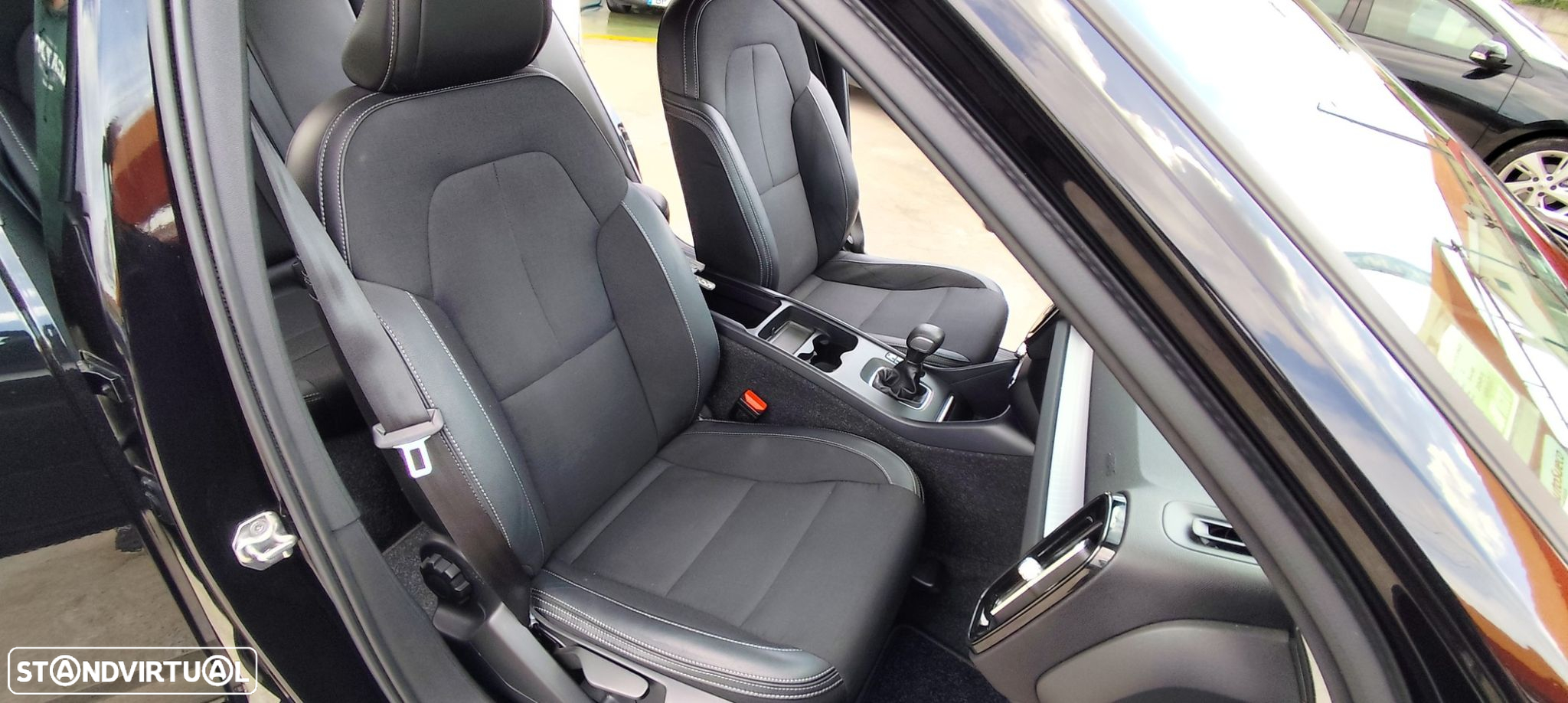 Volvo EX40 - 16
