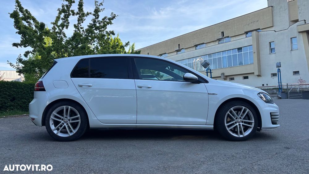 Volkswagen Golf - 3