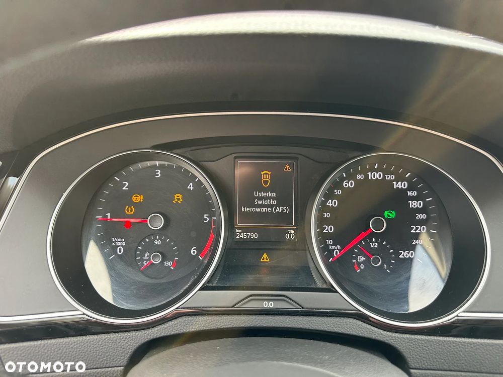 Volkswagen Passat - 13