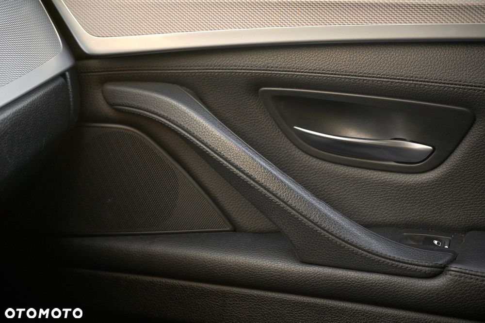BMW Seria 5 520d Luxury Line - 14