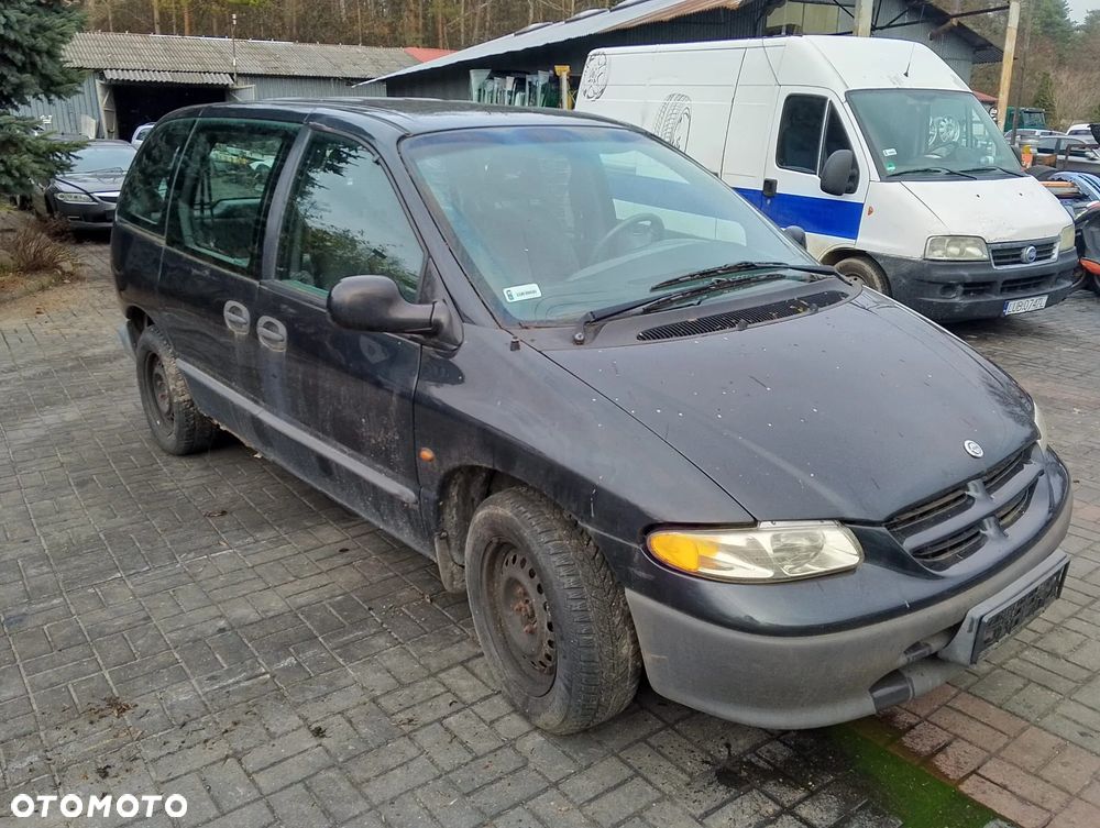 Chrysler Voyager / Town & Country (95-00r.) 2.4 B 149KM. Silnik EDZ Skrzynia DD3 lakier PAW/VAW/QAW - Dark Slate Pearl.Cały na części. GWARANCJA !!!  Przód Tył Zestaw Komplet Drzwi Klapa Zderzak Błotnik Maska Grill Atrapa Szyba Pas Lampa Lusterko Boczki Fotel Kanapa Kokpit Deska Rozdzielcza Przełącznik Włącznik Sterownik Przewody Wiązka Instalacja Moduł Komputer Czujnik Listwa Pompa Alternator Wtryski Głowica Rozrusznik Kompresor Sprzęgło Dwumas Silnik Skrzynia ABS Klimatyzacji Paliwa Wspomagania Kolektor Turbina Przepustnica Zawór Chłodnica Koło Hak Belka Sanki Zawieszenie Mcpherson Półoś Amortyzator Wydech Tłumik Zacisk Most - 3