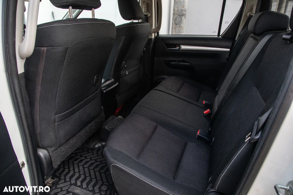 Toyota Hilux 4x4 Double Cab A/T Invincible - 10