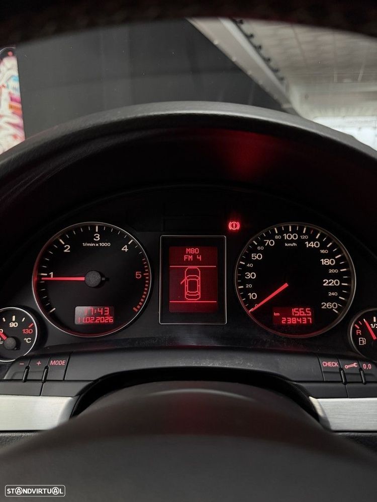 Audi A4 Avant 2.0 TDi S-line - 36