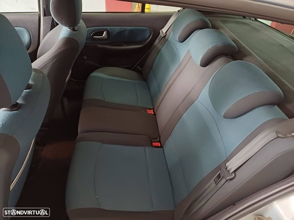 Renault Clio 1.2 16V Billabong - 11