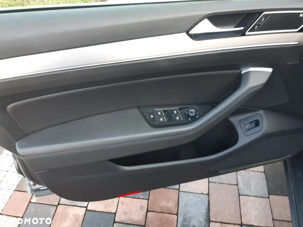 Volkswagen Passat - 20