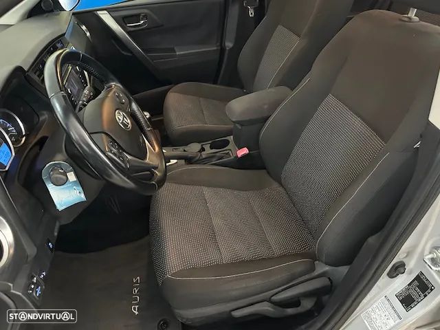 Toyota Auris Touring Sports 1.33 VVT-i Comfort +J16+Navi - 11
