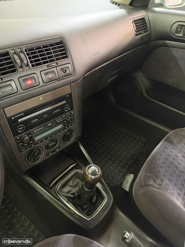 VW Bora 1.9 TDi Highline - 11