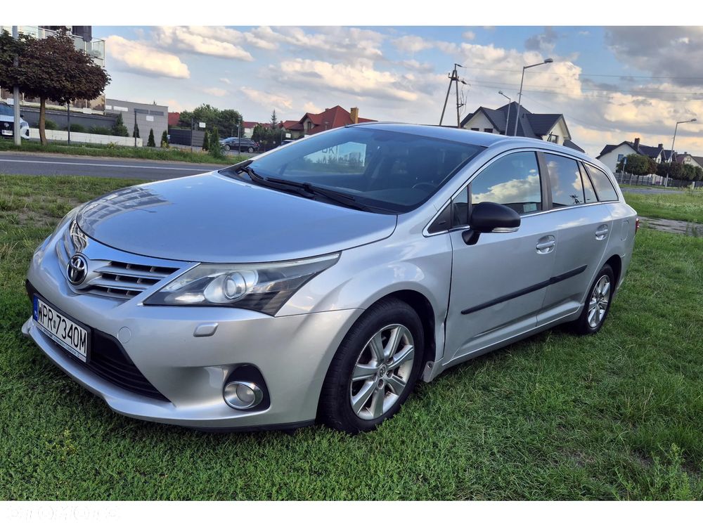 Toyota Avensis 2.0 D-4D Sol - 2
