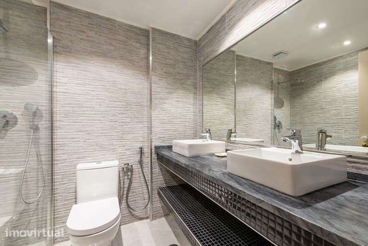 Furnished 2-Bed in Graça with Private Terrace & Garage —Central Lisbon - Grande imagem: 4/16