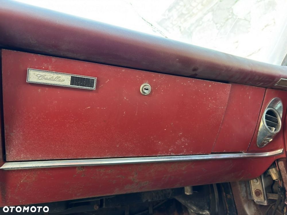 Cadillac Deville - 34