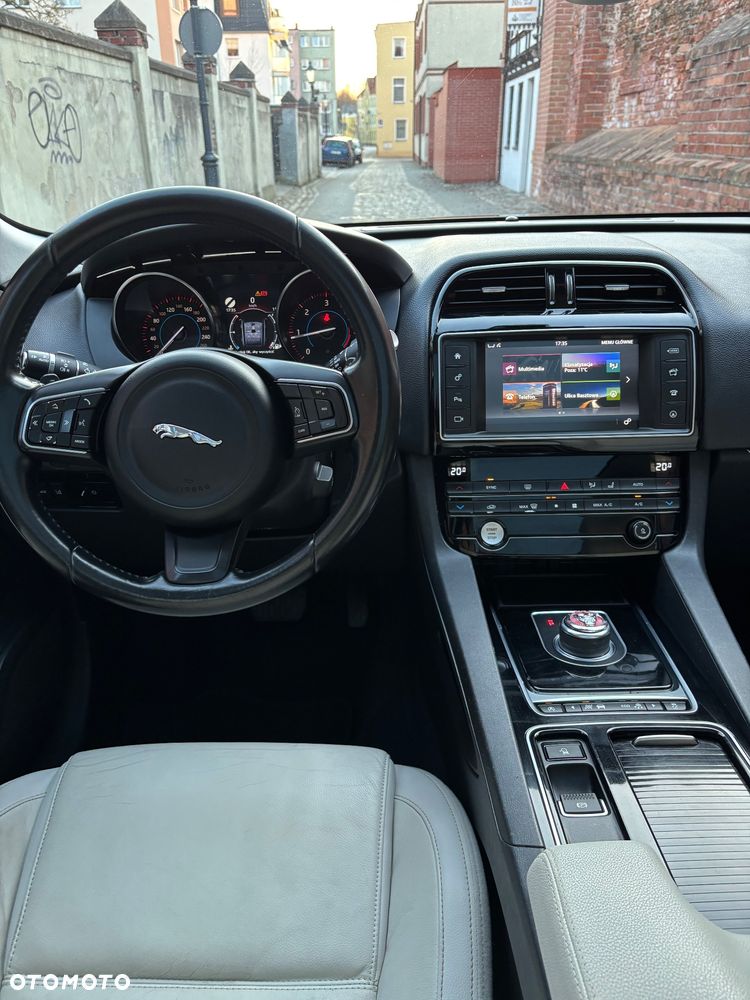 Jaguar F-Pace 2.0 i4D AWD Prestige - 22