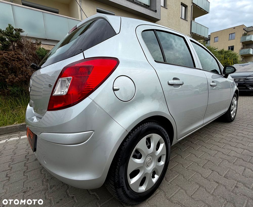 Opel Corsa 1.2 16V Innovation - 3