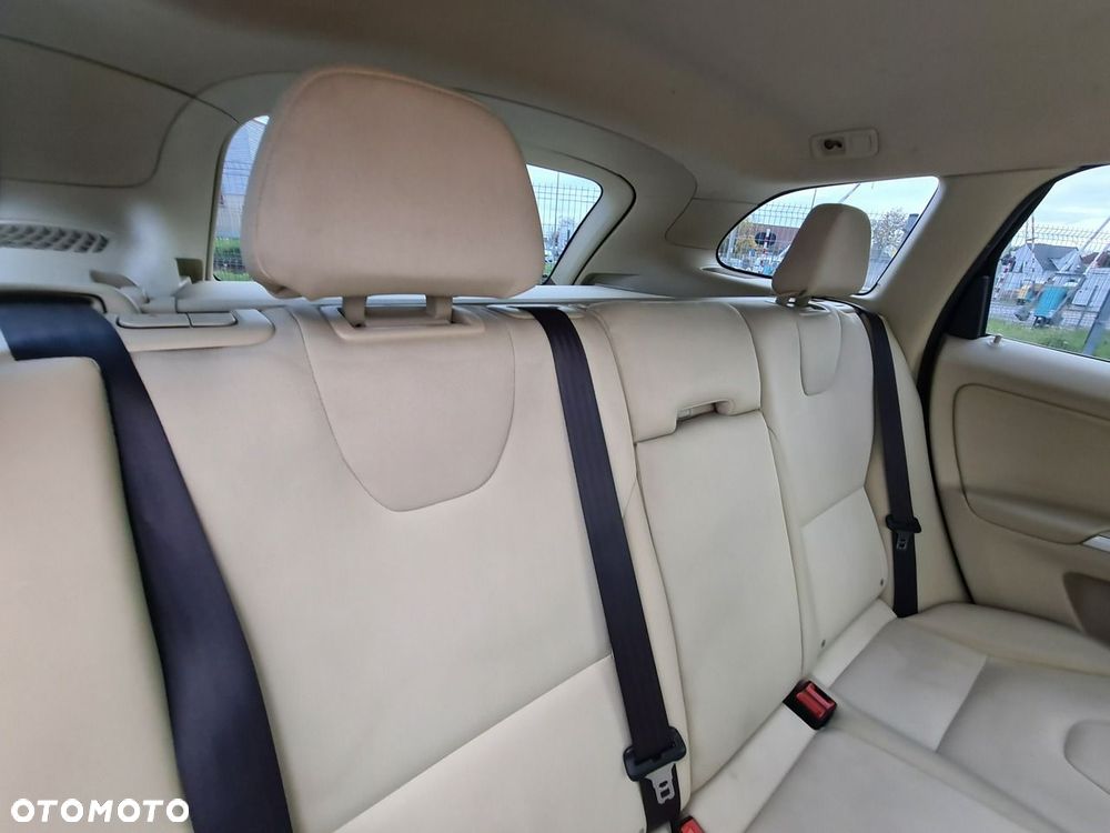 Volvo XC 60 D4 AWD Kinetic - 26