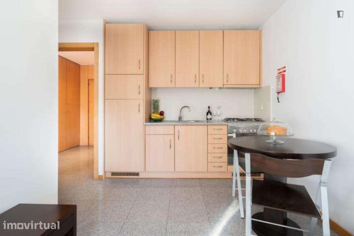 Apartamento com 1 quartos - localizado em Paranhos Porto - Grande imagem: 4/12