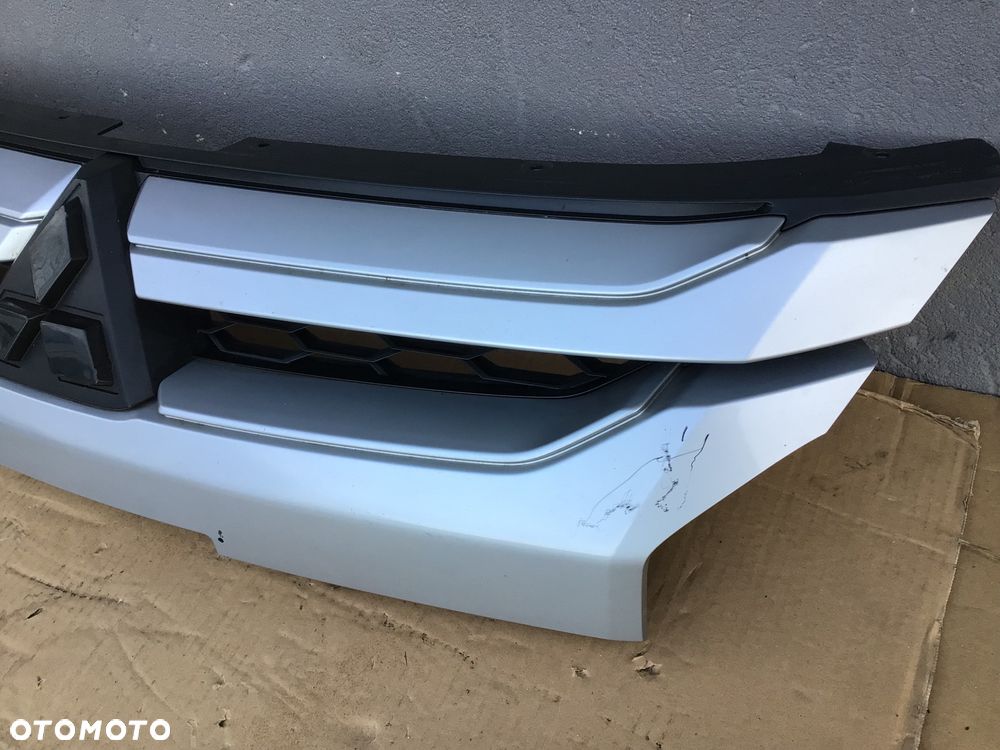 Grill Atrapa Mitsubishi L200 Lift - 2