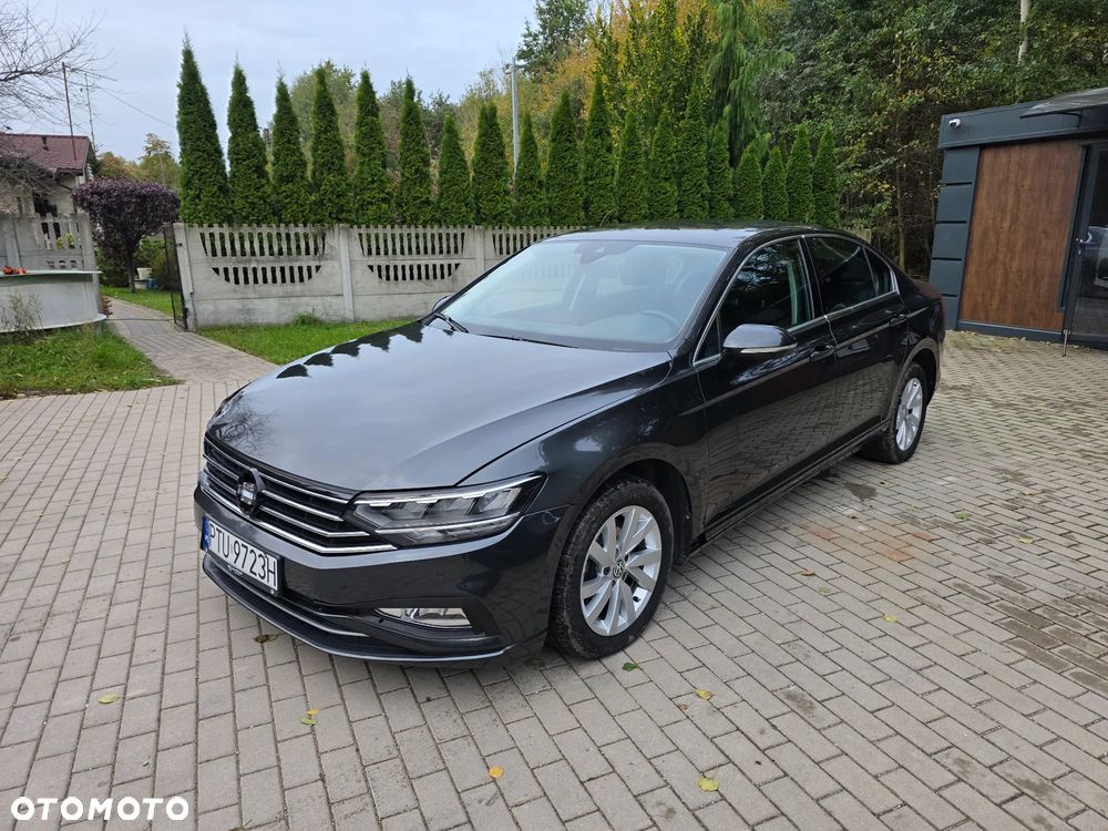 Volkswagen Passat - 1