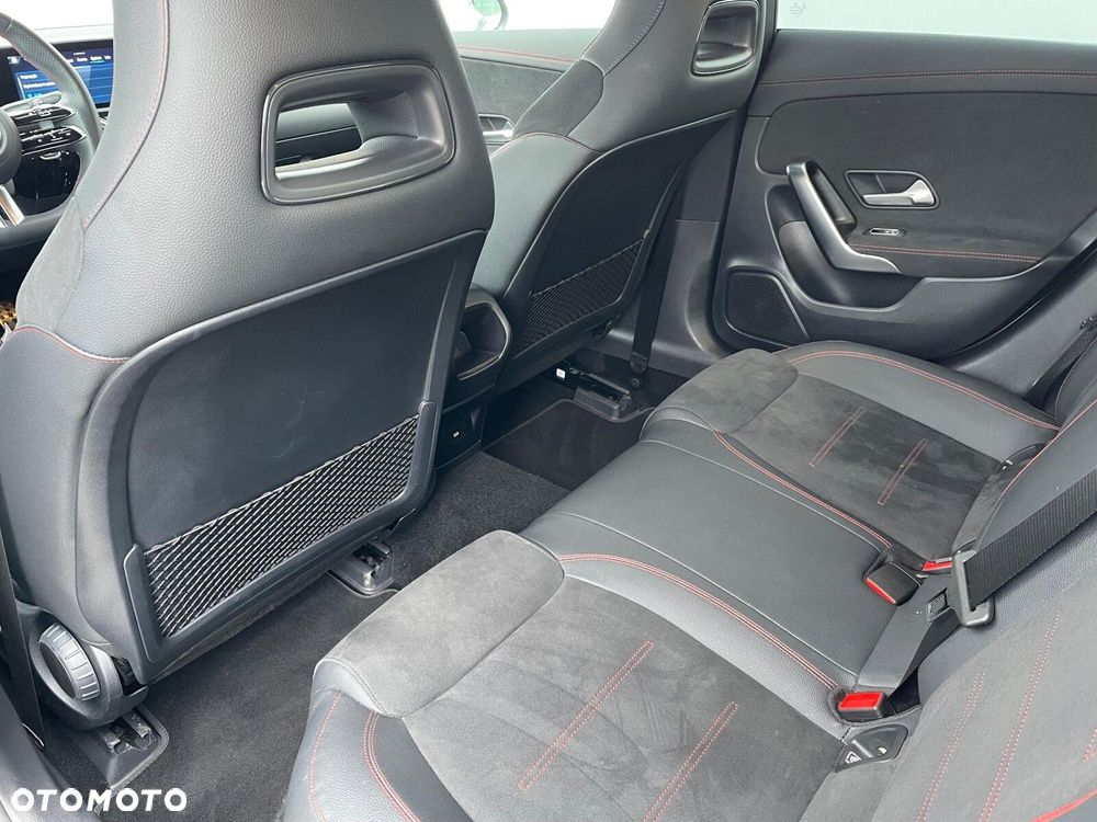 Mercedes-Benz CLA - 11