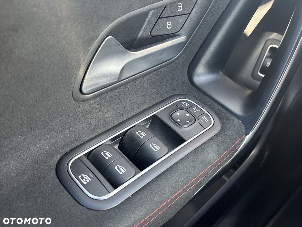 Mercedes-Benz CLA - 24