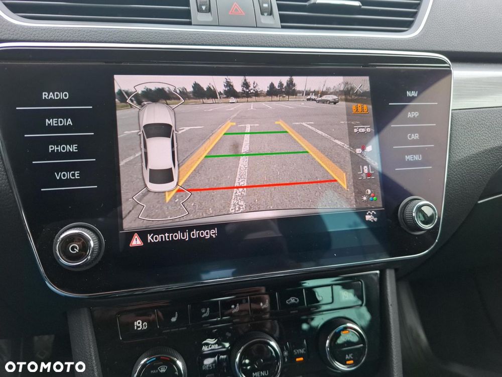 Skoda Superb 2.0 TDI SCR Style DSG - 25