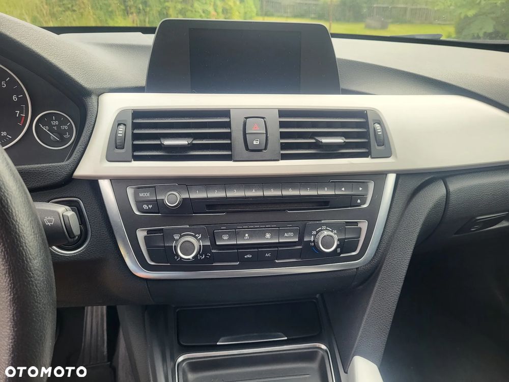 BMW Seria 3 320i Sport Line - 12