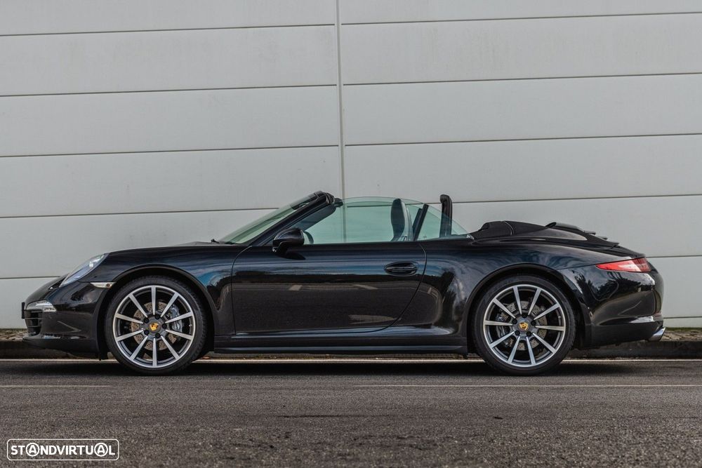 Porsche 911 (991) Carrera 4 Cabriolet PDK Black Edition - 36