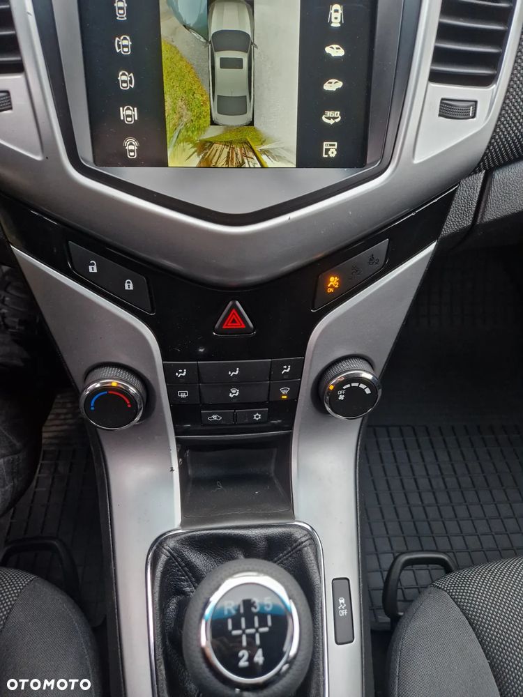 Chevrolet Cruze 1.6 LS+ - 13