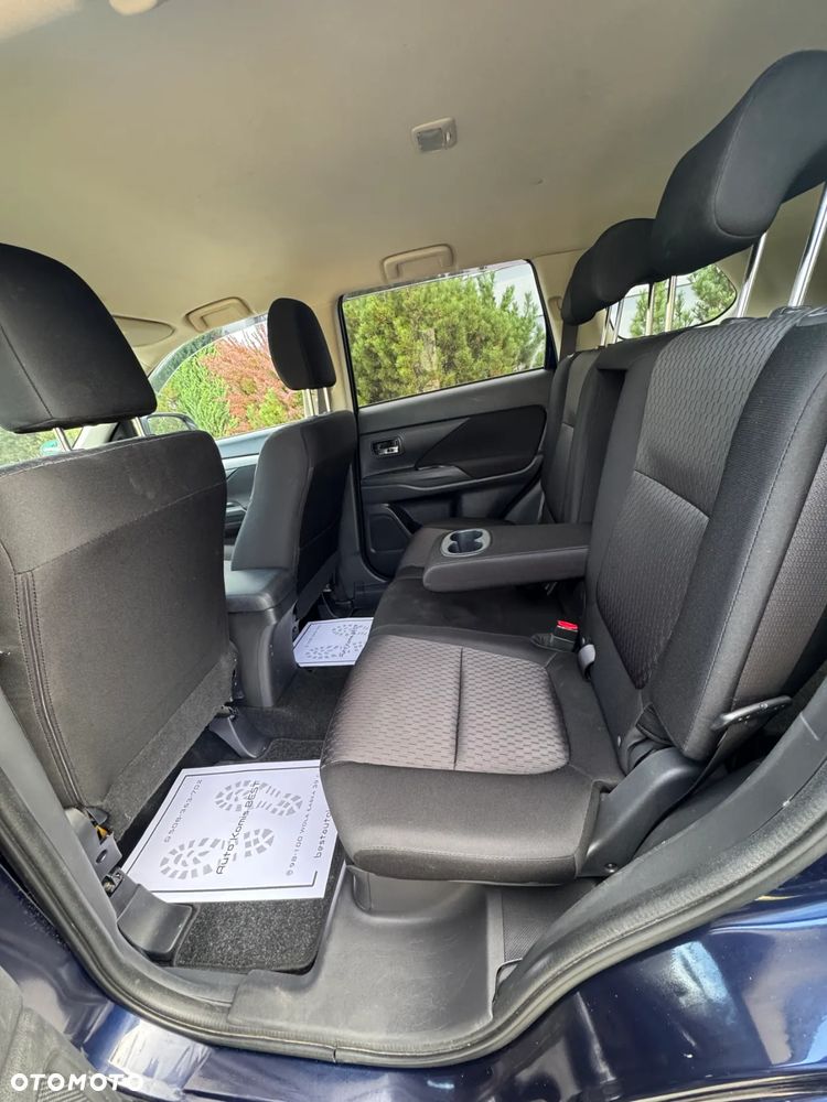 Mitsubishi Outlander 2.0 Invite + 2WD - 25