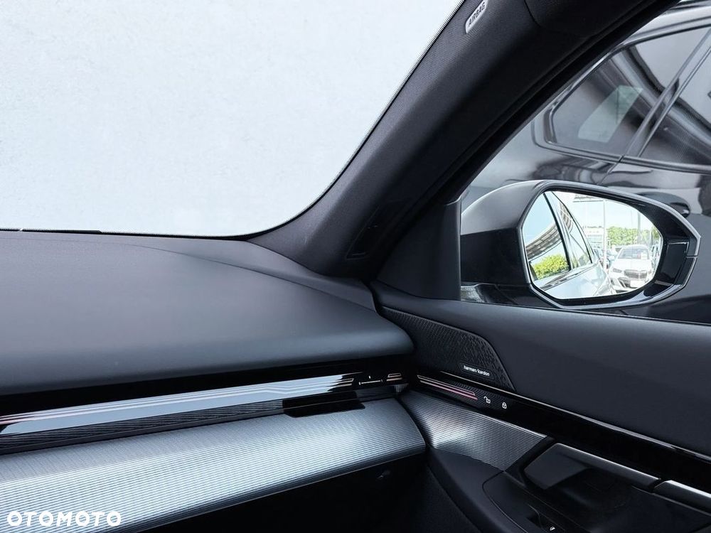 BMW Seria 5 540d xDrive mHEV - 11