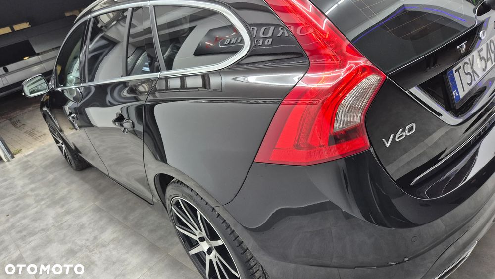 Volvo V60 D6 AWD Plug-in Hybrid Summum - 11