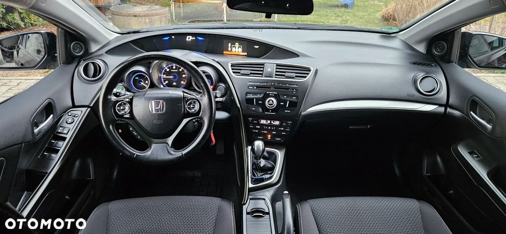 Honda Civic 1.6 i-DTEC Executive Black Edition - 16