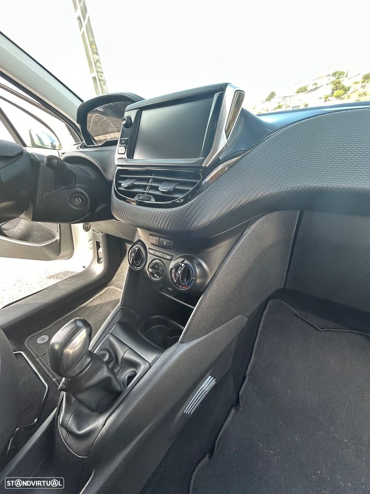 Peugeot 208 1.2 PureTech Style - 19