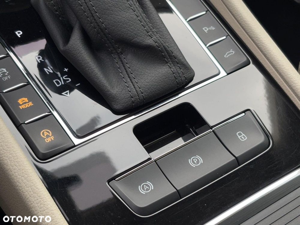 Skoda Superb 2.0 TDI L&K DSG - 25