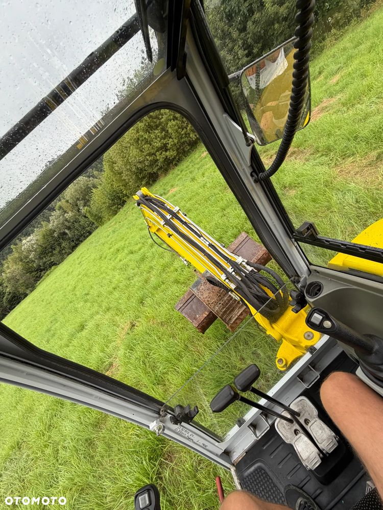 Wacker Neuson EZ38 koparka Gąsienicowa 4 tony. 2018 rok. Maszyna jak nowa 1600mtg.  Aktualna DEKRA BMWT 2026r. dodatkowa linia Hydrauliczna. Zamki na tłokach. Szybko-złącze Hydrauliczne. zmiana łyżek bez wychodzenia z Kabiny! Ani deka luzów wycieków. Okazja! 2 łyżki Oryginalne skandynawskiego typu. Yanmar silnik. Maszyna z Norwegii z Gospodarstwa Aktualna Dokumentacja! ani deka luzów i wycieków! OKAZJA Linia Hydr. Plus. Długie ramię PLUS. Oświetlenie LED. Gąski bardzo ładne. Wielka Okazja! Pełne sterowanie z dżojstików!! - 37