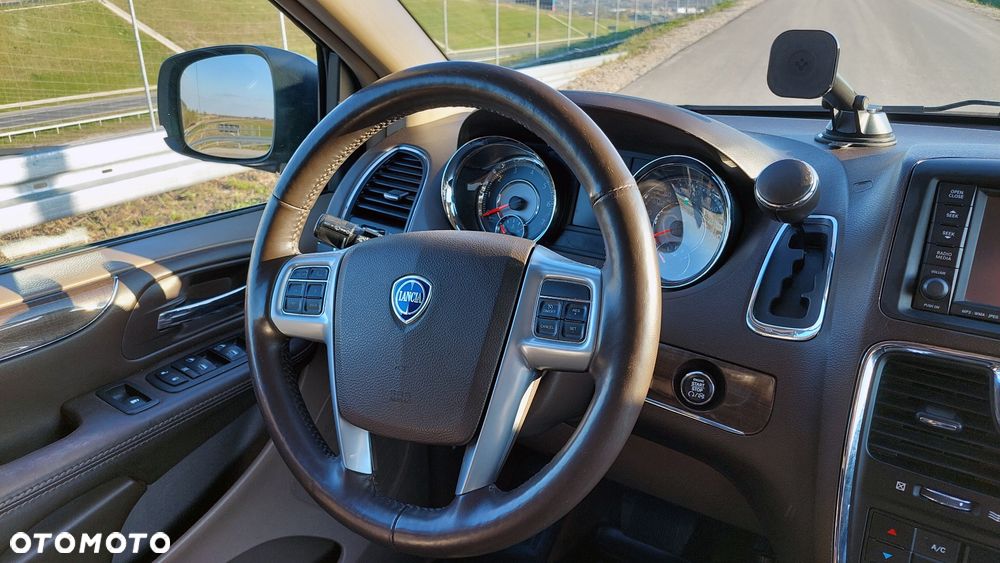 Lancia Voyager 3.6 Platinum - 11