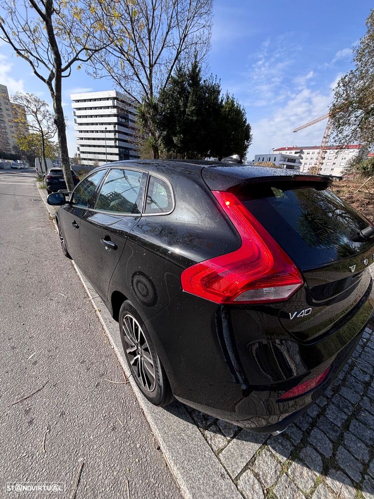 Volvo V40 2.0 D2 R-Design Momentum Geartronic - 11