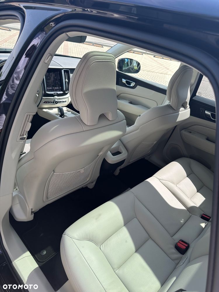 Volvo XC 60 B5 B AWD R-Design - 12