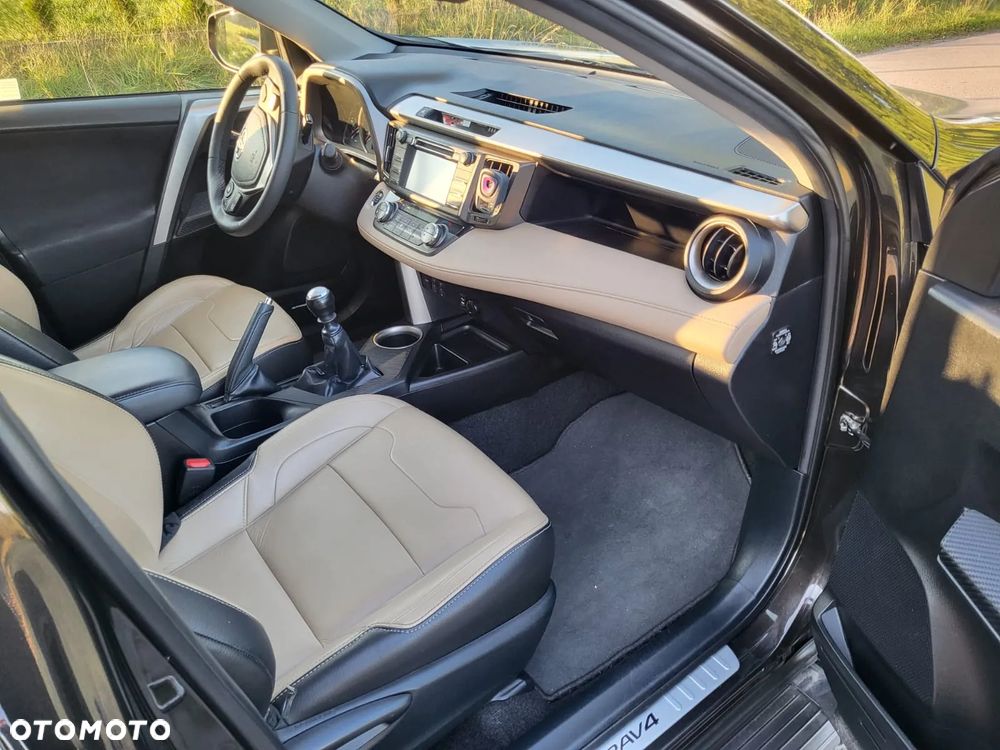 Toyota RAV4 2.0 D-4D Premium - 11