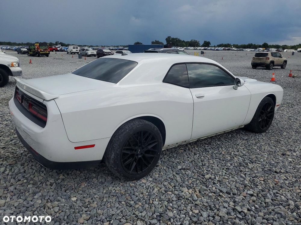 Dodge Challenger - 4