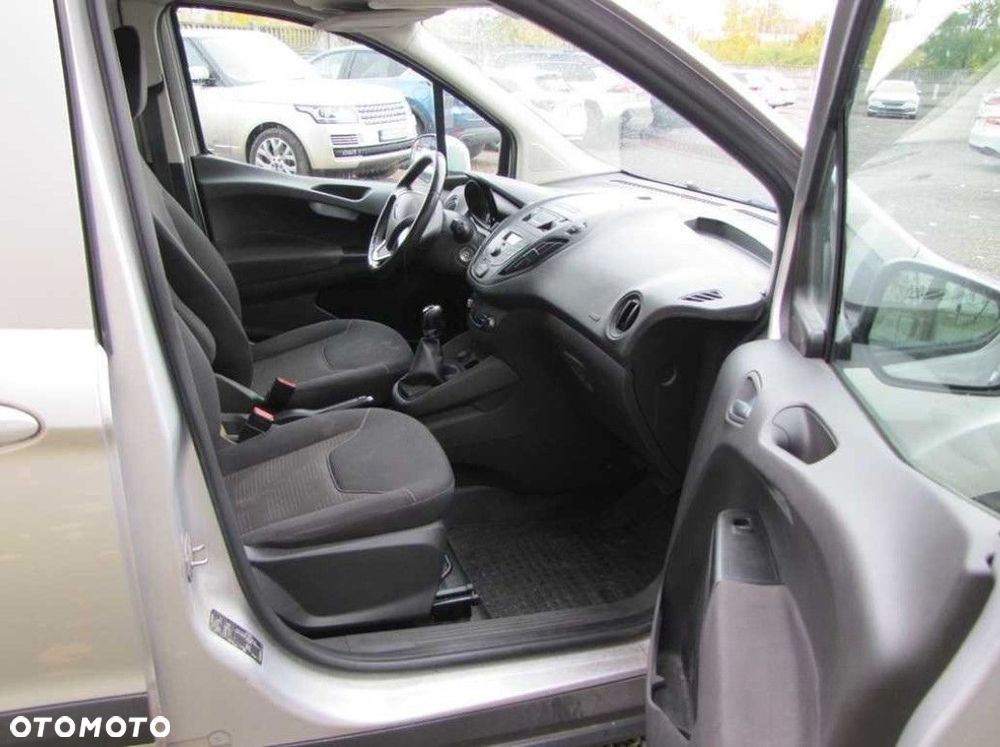 Ford Transit Courier - 14