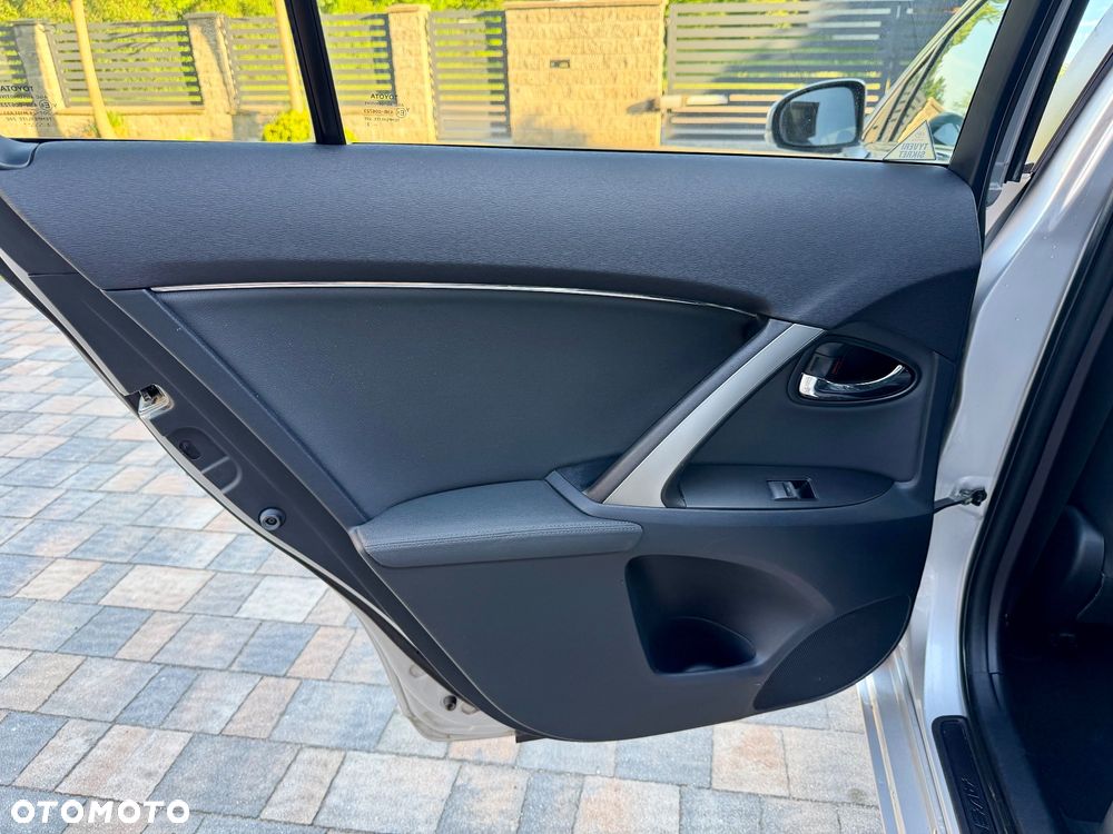 Toyota Avensis 1.8 Executive - 11