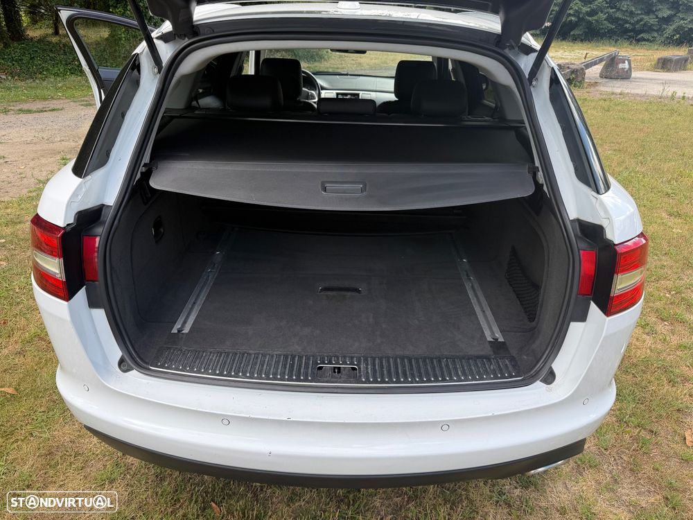 Jaguar XF Sportbrake 2.2 D Luxury - 17