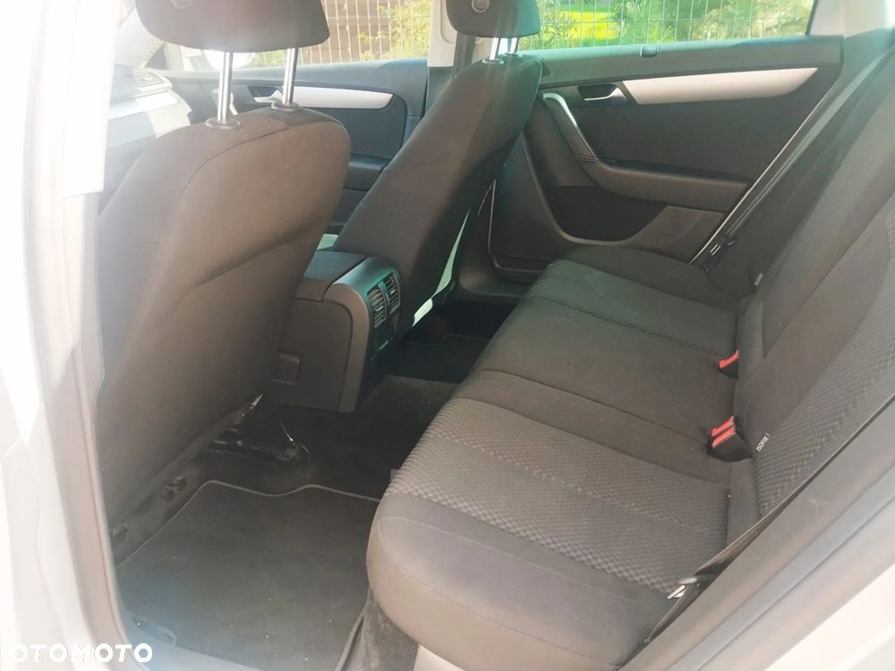 Volkswagen Passat 1.6 TDI Comfortline - 24