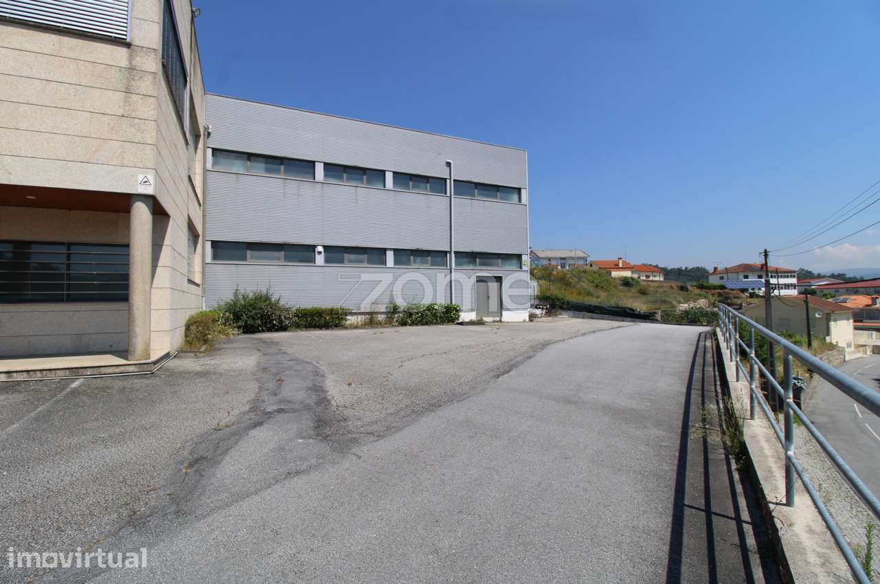 Pavilhão Comercial com + 2.000 m² – Fafe - Grande imagem: 2/35