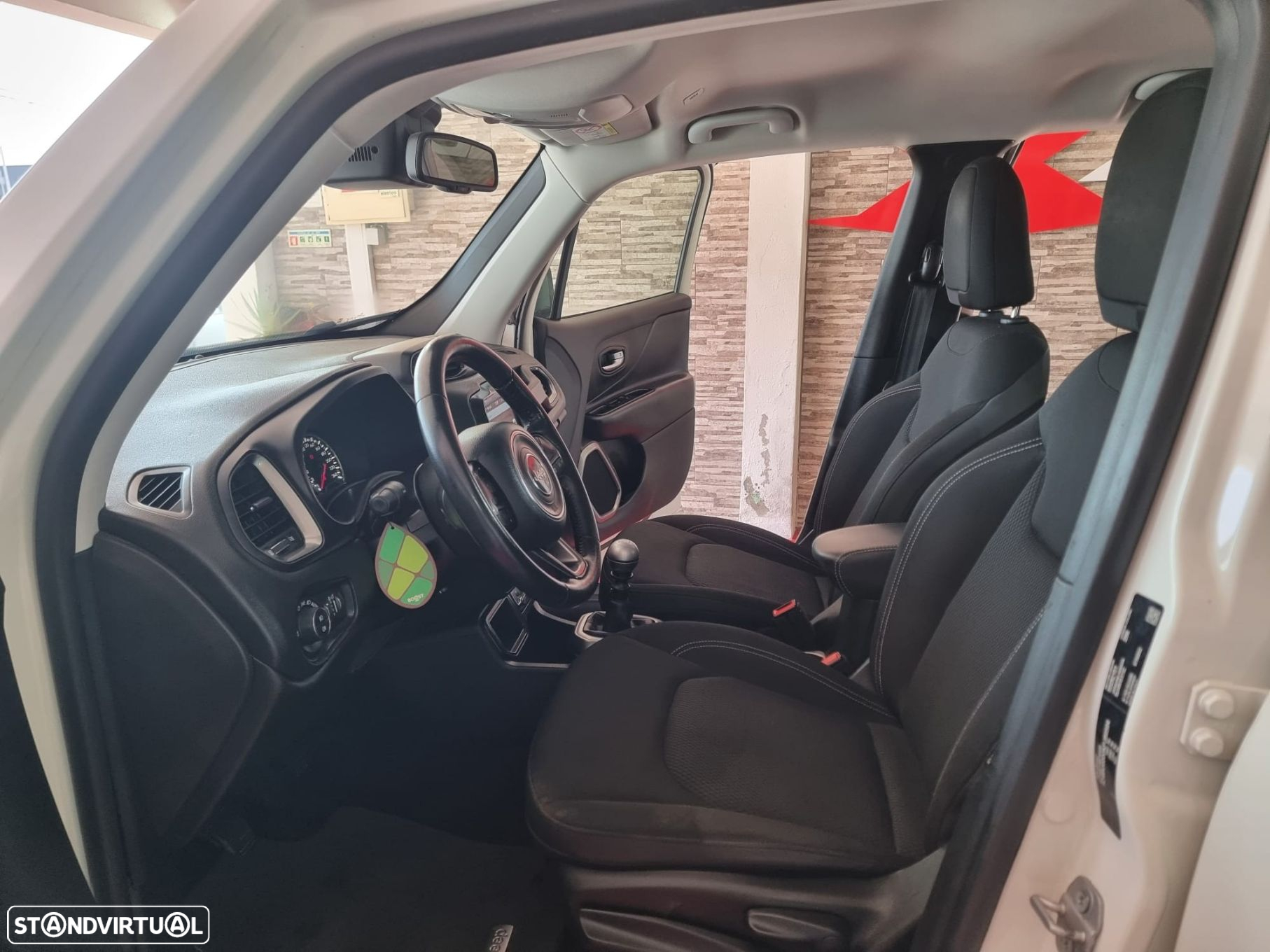 Jeep Renegade 1.0 T Limited - 14