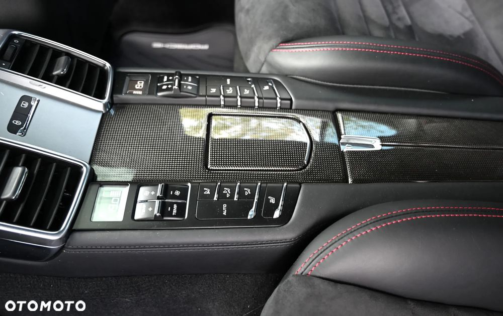 Porsche Panamera GTS PDK - 31