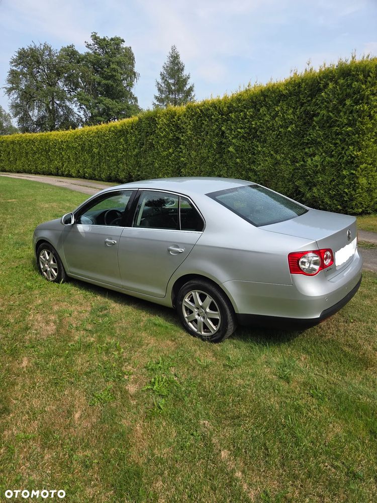 Volkswagen Jetta 2.0 TDI Comfortline - 3