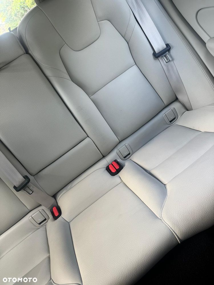 Volvo XC 60 B4 B Plus Dark - 5