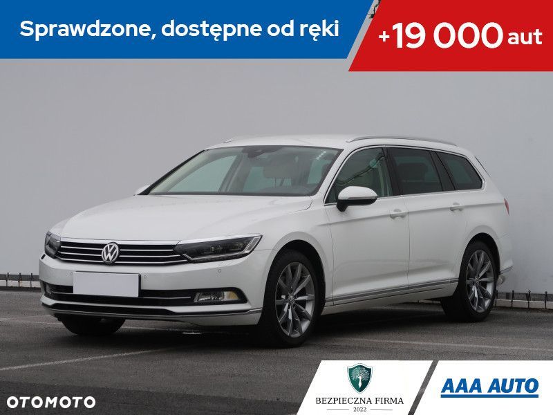 Volkswagen Passat - 1