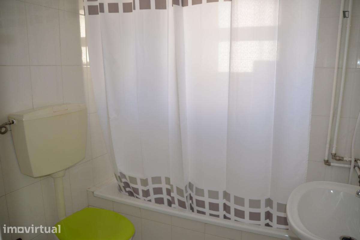Quarto - localizado em Olivais Coimbra - Grande imagem: 2/18